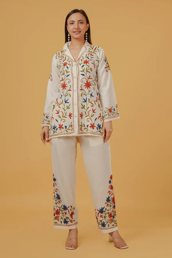Cotton Kashmiri Aari Embroidered Kurta Set - Ivory 2.webp