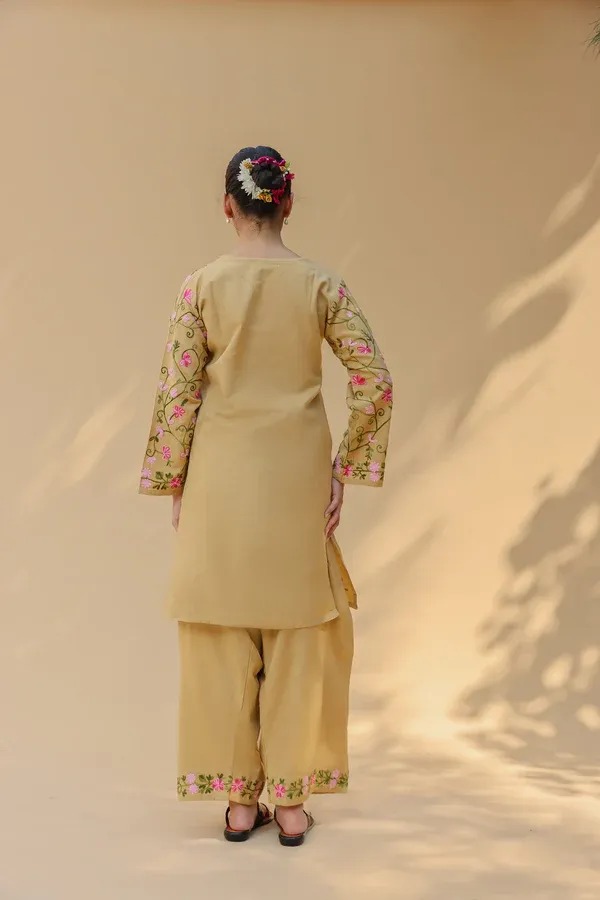 Cotton Kashmiri Aari Kurta Set – Beige with Farsi Bottoms.webp