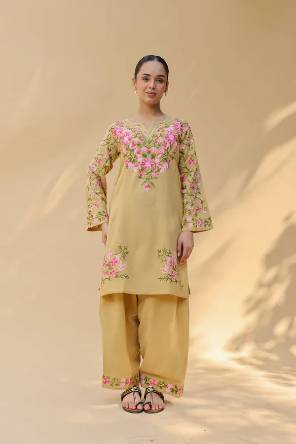 Cotton Kashmiri Aari Kurta Set – Beige with Farsi Bottoms (small)